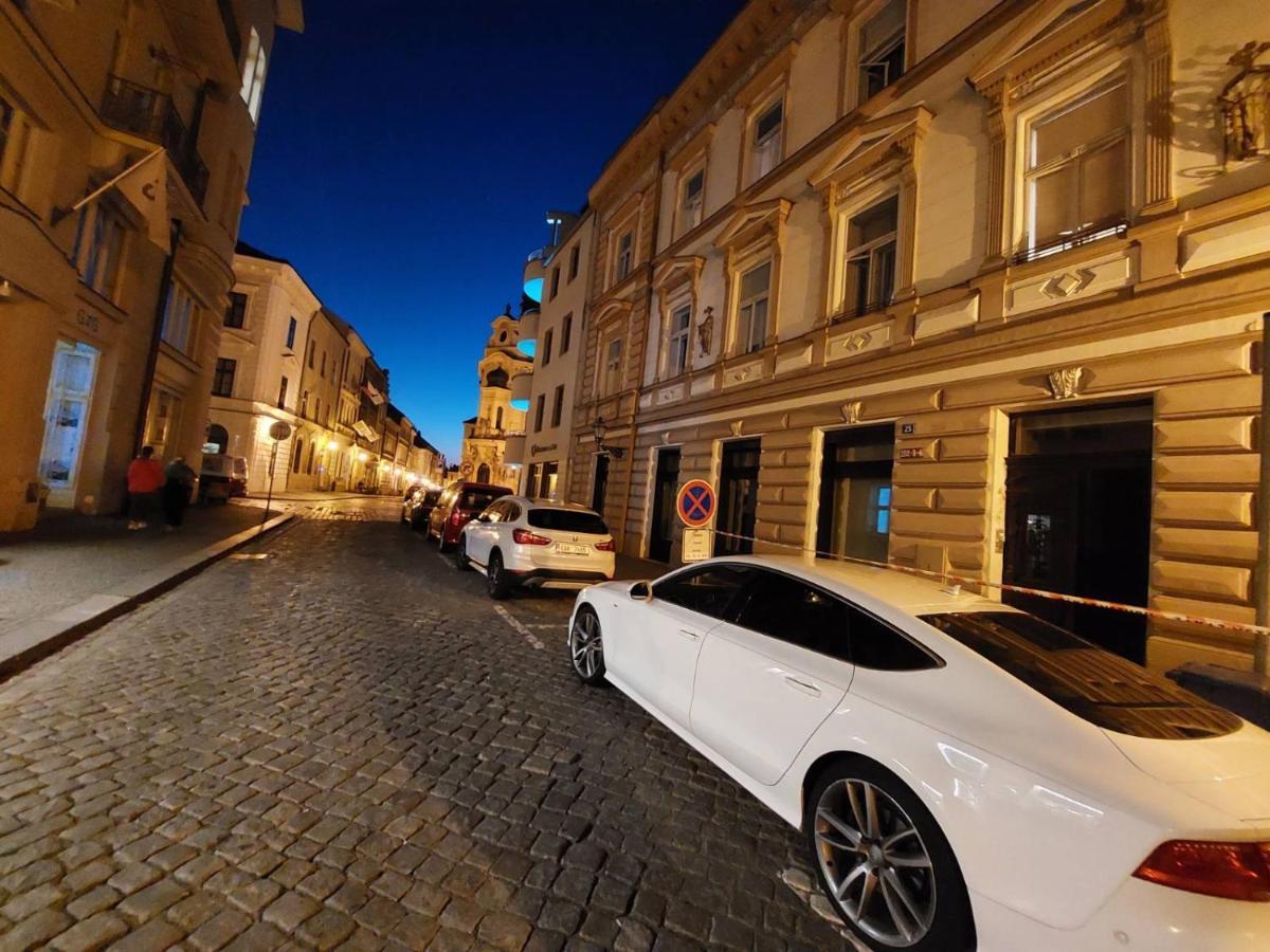 Prostorny Byt V Centru 3 Kk 80 M2 Hradec Králové Dış mekan fotoğraf
