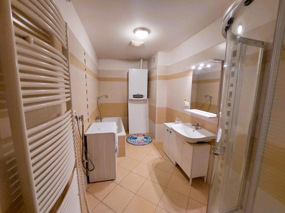 Prostorny Byt V Centru 3 Kk 80 M2 Hradec Králové Dış mekan fotoğraf