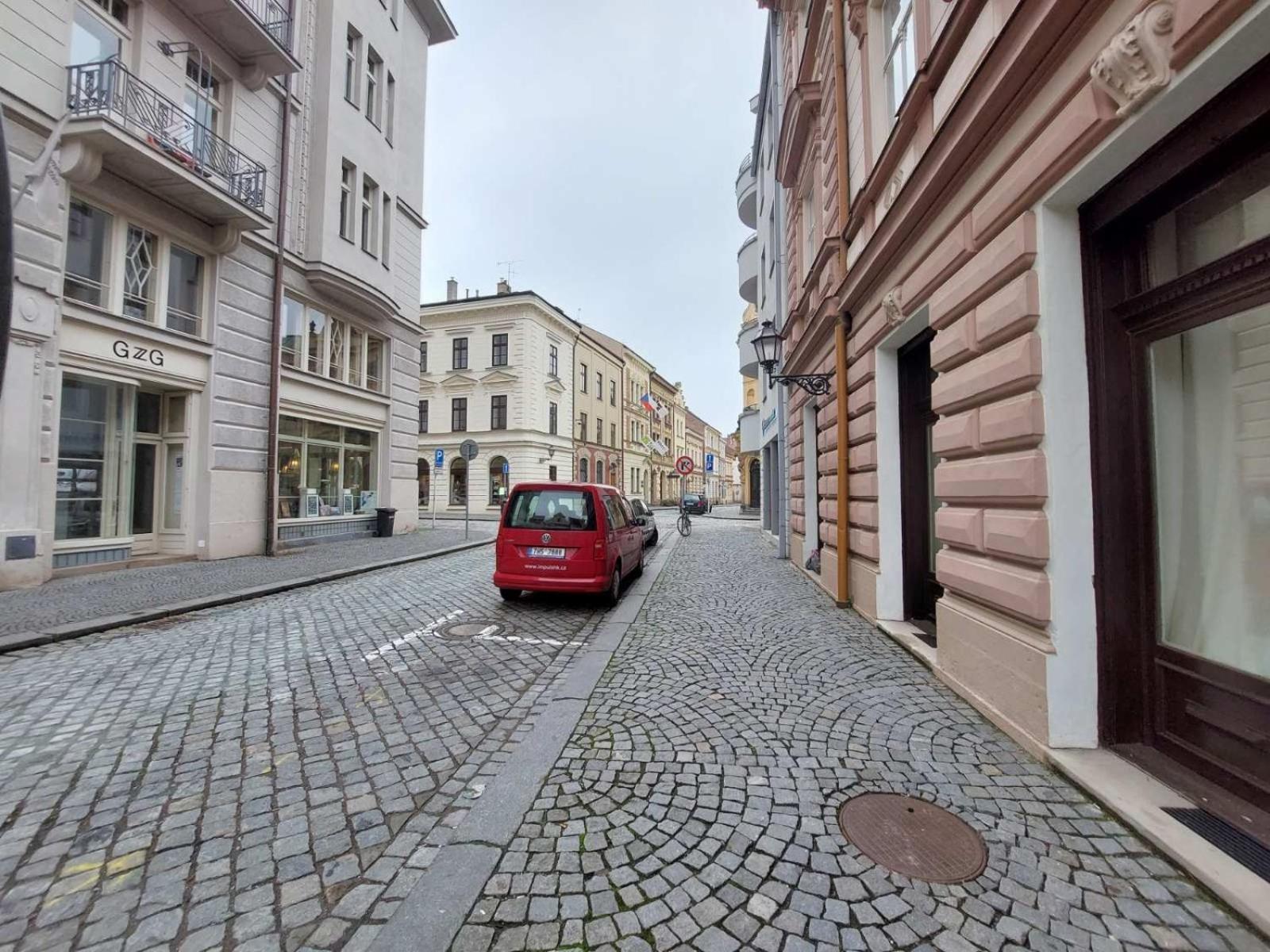 Prostorny Byt V Centru 3 Kk 80 M2 Hradec Králové Dış mekan fotoğraf