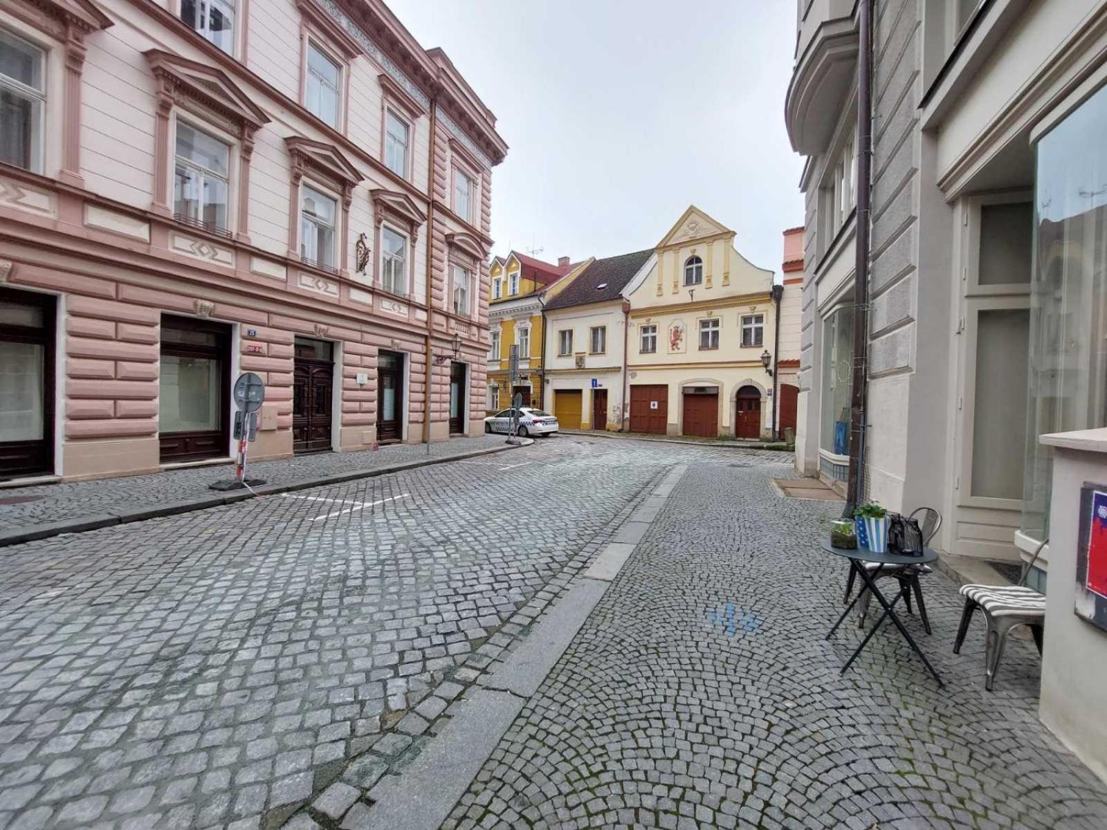 Prostorny Byt V Centru 3 Kk 80 M2 Hradec Králové Dış mekan fotoğraf
