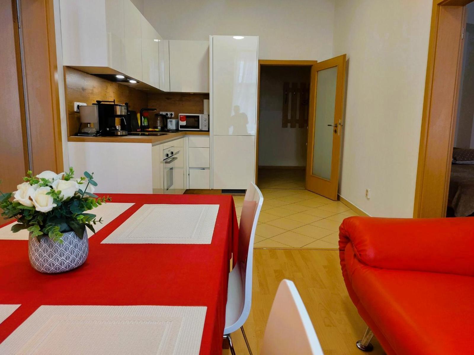Prostorny Byt V Centru 3 Kk 80 M2 Hradec Králové Dış mekan fotoğraf